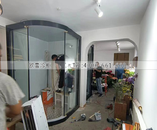 鮮花玻璃冷庫(kù)安裝.jpg 鮮花玻璃冷庫(kù)安裝.jpg